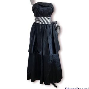 Vintage 1980s Gunne Sax formal prom dress strapless black white bow 3